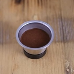 Προσθέτε espresso μέχρι τα δυο τρίτα της κάψουλας! Δοκιμάστε το ίδιο με ρόφημα σοκολάτας όπως και με βότανα, τσάι, χαμομήλι κλπ